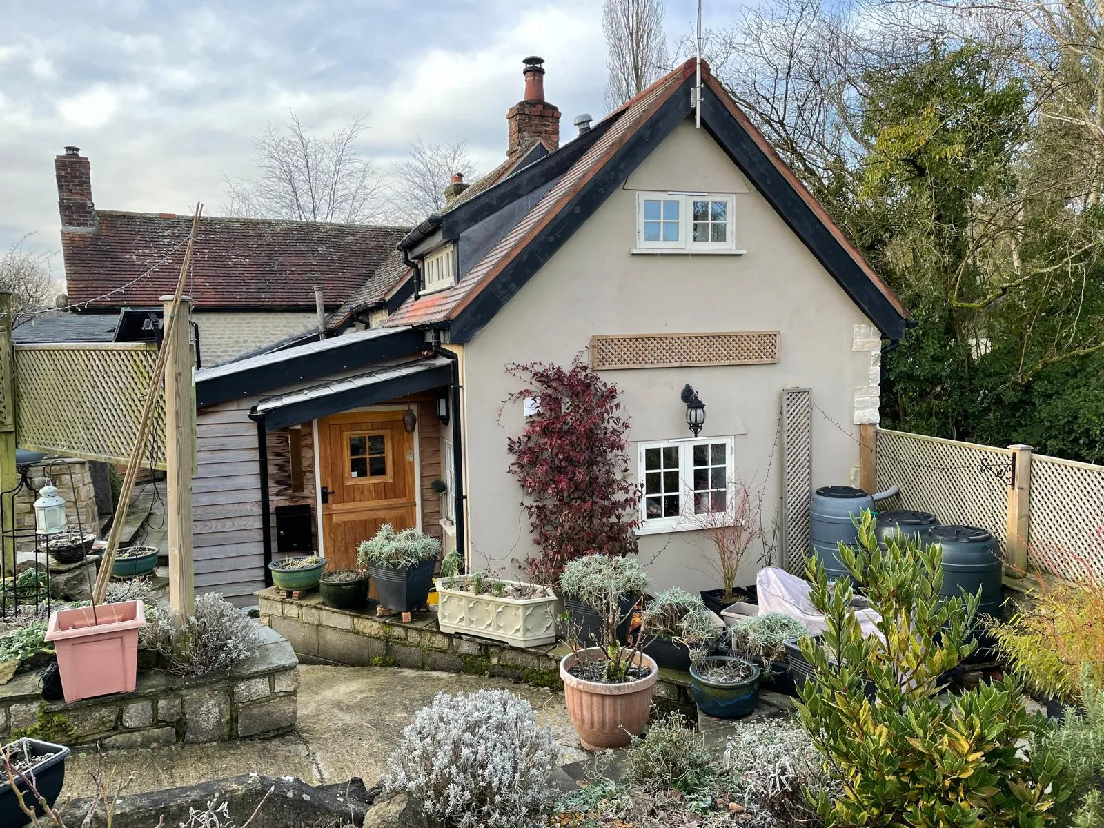 Cottage garden and stone walling, photo 2 of 3